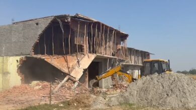 उत्तर प्रदेश, नोएडा: जेवर एयरपोर्ट के पास अवैध निर्माण पर कार्रवाई