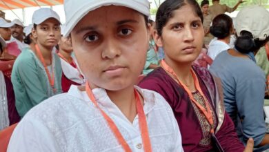 देवरिया के राजकुमार का भावुक संदेश, अब खेत नहीं बिकेंगे”