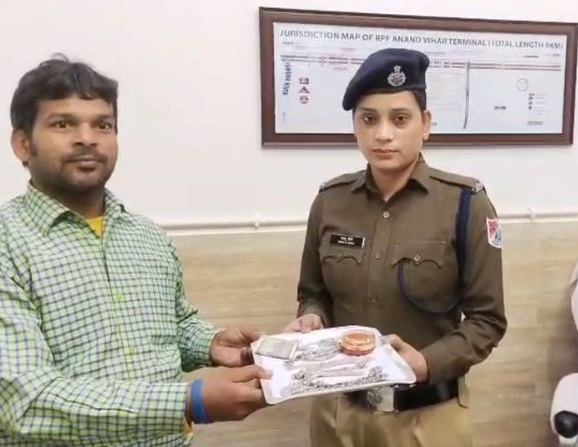 Delhi – Anand Vihar Unclaimed Bag Returned