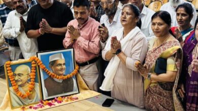 उत्तर प्रदेश, नोएडा: कांग्रेसियों ने महात्मा गांधी-लाल बहादुर शास्त्री की जयंती मनाई